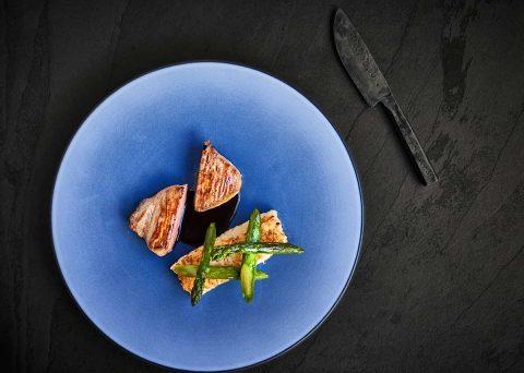 ©CHERRYSTONE Photographe culinaire lyon - assiette bleue - REVOL