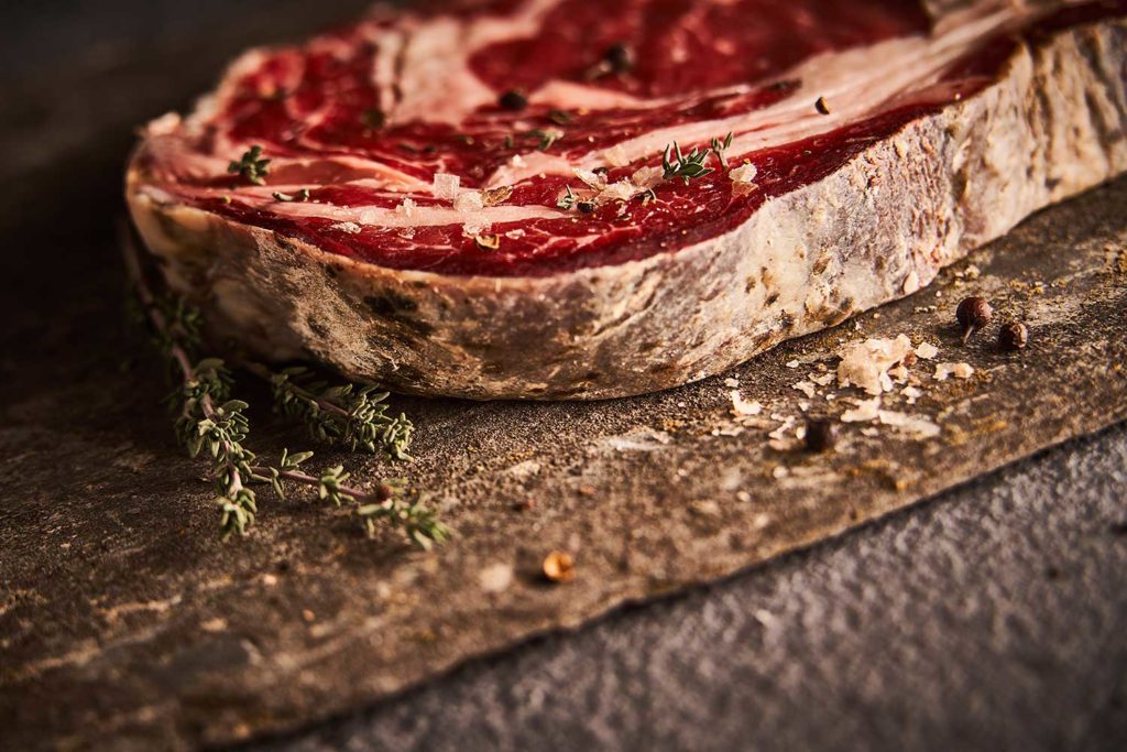 ENTRECOTE-SALERS-MATURE-CHERRYSTONE-PHOTOGRAPHIE-CULINAIRE