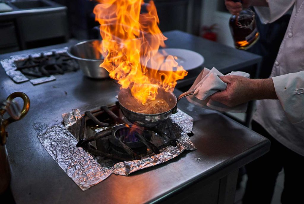 TETE-DOIE-FLAMBAGE-WHISKY-DALMORE-CHERRYSTONE-PHOTOGRAPHIE-CULINAIRE