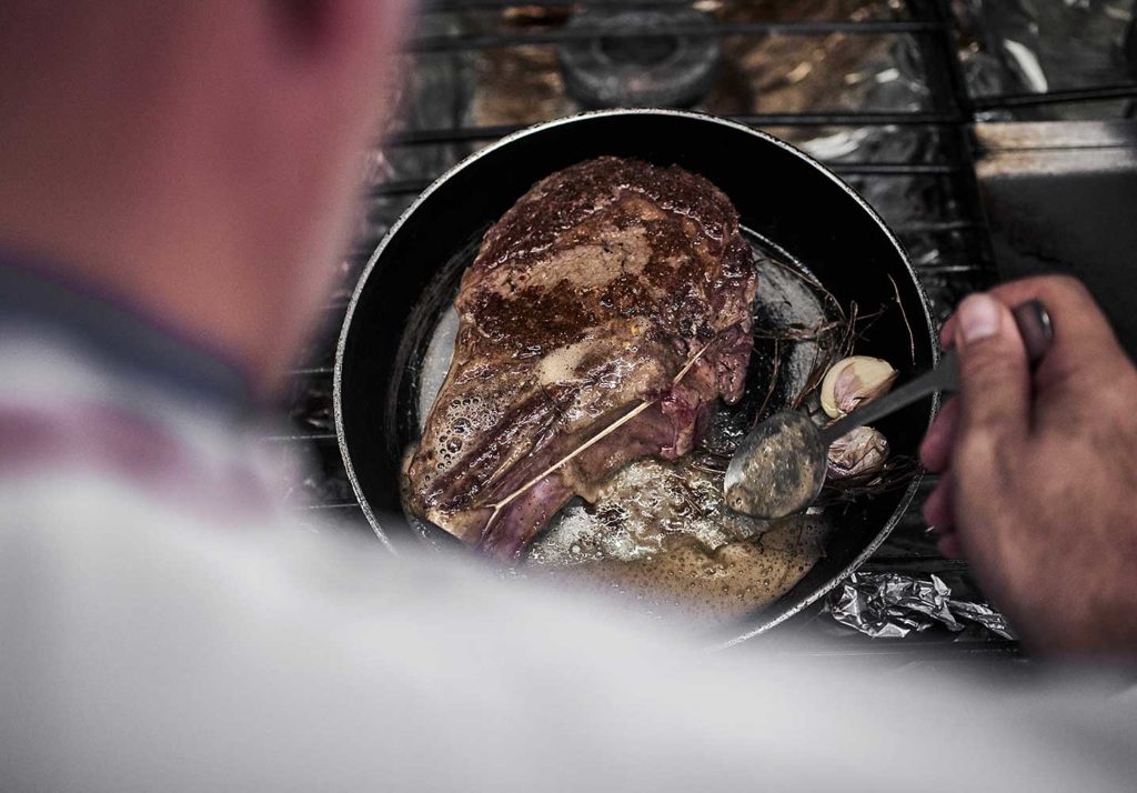 VIOLA-CUISSON-COTE-BOEUF-POELE-CHERRYSTONE-PHOTOGRAPHIE-CULINAIRE