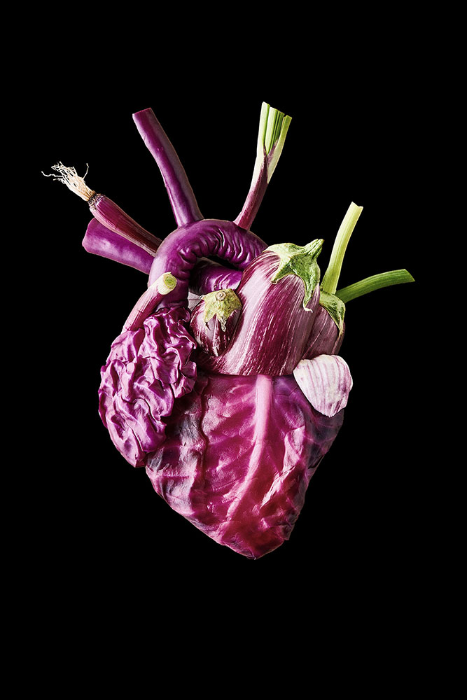 Photo culinaire représentant un cœur formé avec des légumes et des fruits divers façon Arcimboldo